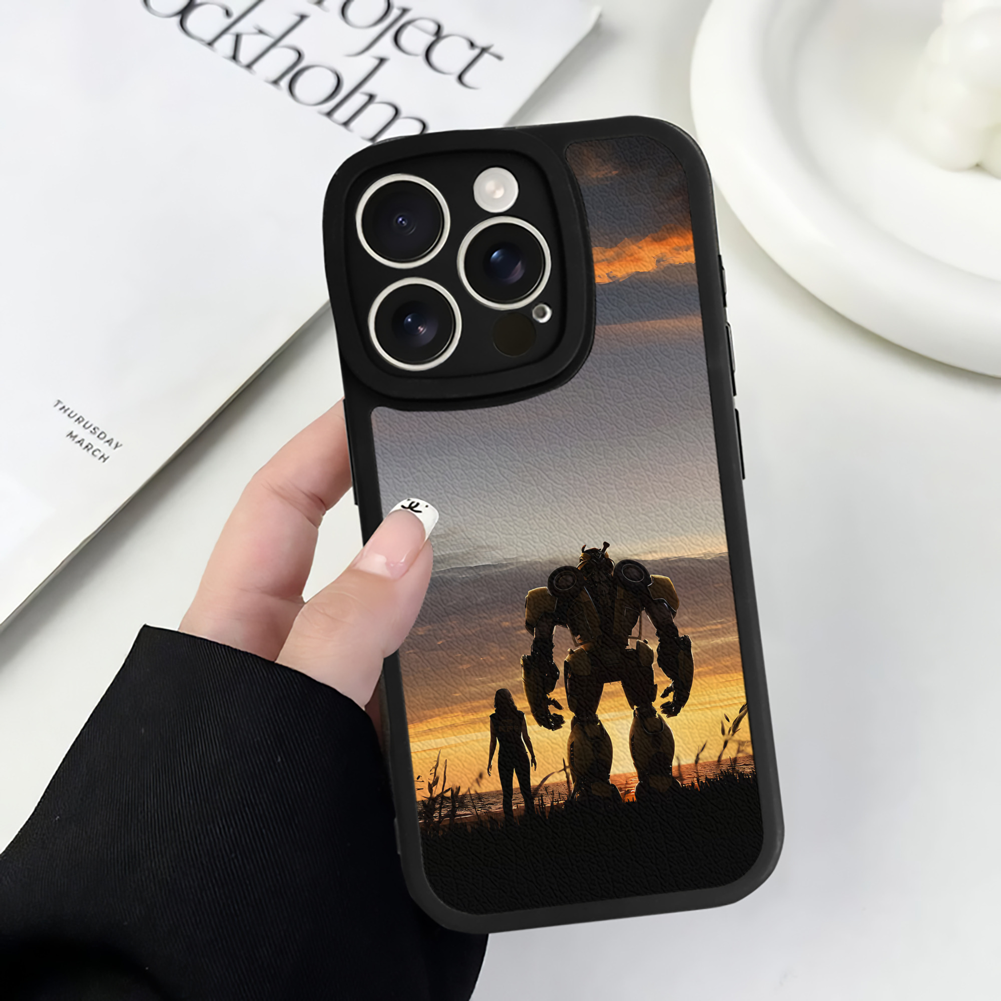 （画像用） Transformers トランスフォーマー 【iPhone 16シリーズ対応】シリコンスマホケース（レザー調） 材質：シリコン